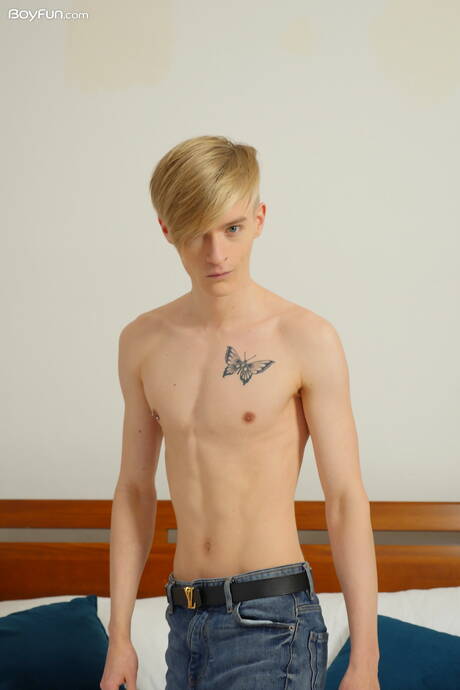 Pretty boy Marcel Boyle shows a beautiful body