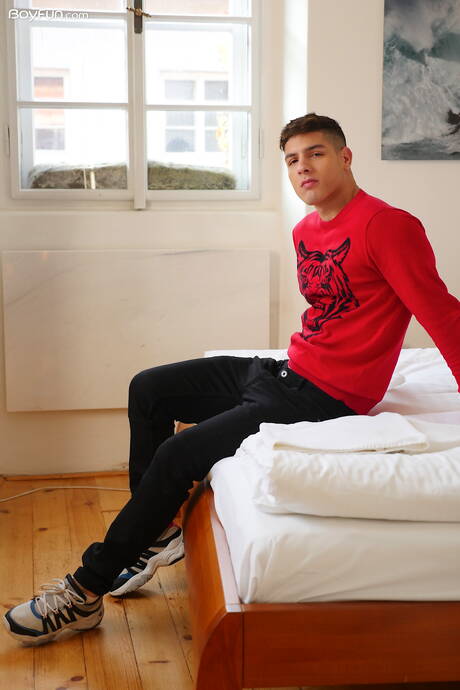 Boyfun: Latin hunk Bastian Karim shows a beautiful body