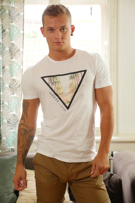 大力士盧卡斯德雷克展現完美身材