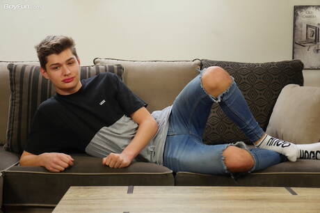 Hot twink Curtis Cameron jerk off his dick