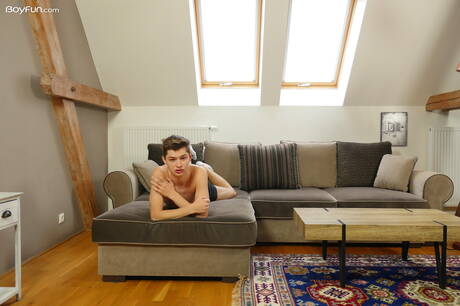 Hot twink Curtis Cameron jerk off his dick