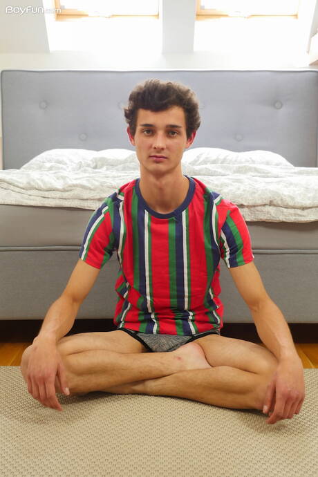 Boyfun: Beautiful boy Alan Caine posing nude