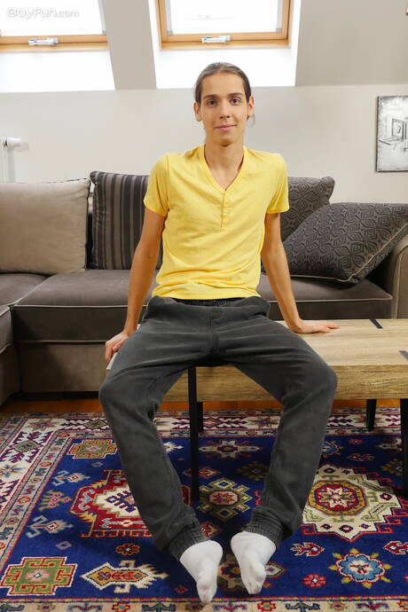 Der junge Jake Olsen zeigt einen perfekten Körper