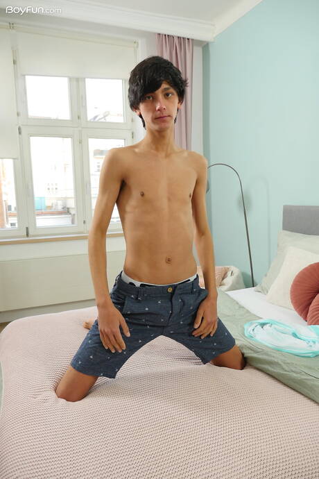 De jonge Carlos Costa laat een prachtig lichaam zien