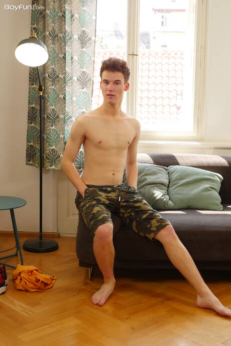 Der junge Kaleb Cross zeigt einen wunderschönen Körper