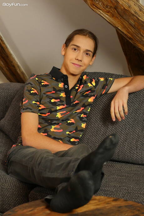 Twink Jake Olsen zeigt einen perfekten Körper