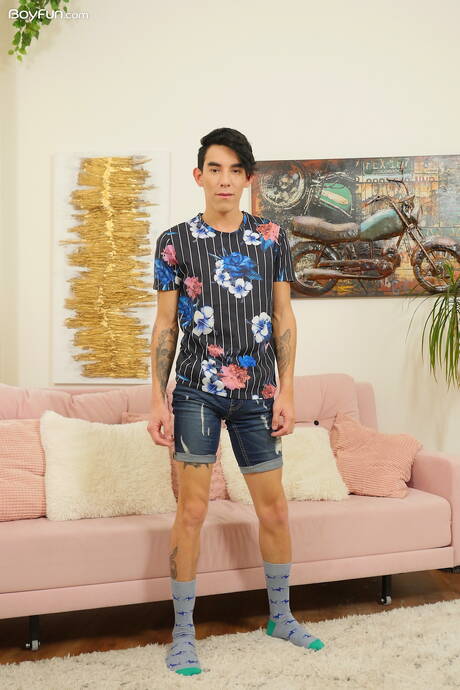 拉丁小夥Roman Capellini脫光衣服，露出性感的屁股