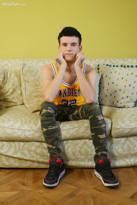 Der junge Kaleb Cross zeigt einen wunderschönen Körper