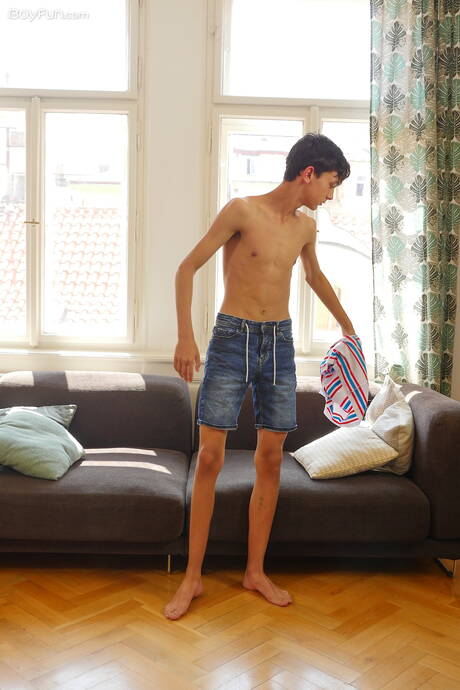 Boyfun: Hete twink Carlos Costa poseert naakt en laat zijn kont zien