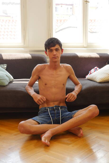 Hot twink Carlos Costa posing nude and showing his ass