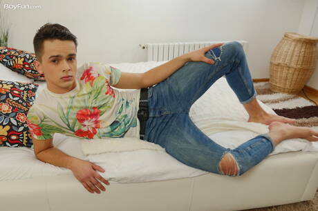 Tsjechische twink Finn Harper poseert naakt