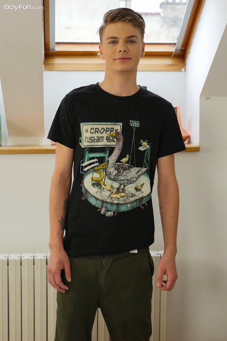 Boyfun: Der hübsche Kieran Karlsson zeigt einen perfekten Körper