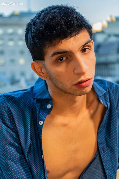 Der argentinische Twink Fabrice Rossi wichst