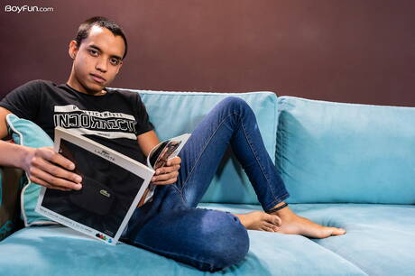 Boyfun: Argentinian pretty boy Giorgio Angelo jerking with toy