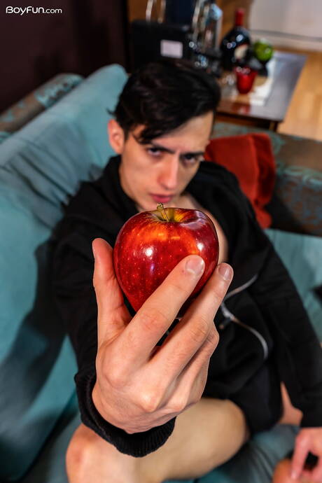 Argentijnse jonge Sly Conan masturbeert