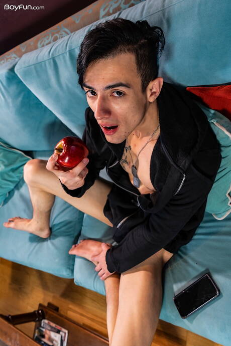 Argentijnse jonge Sly Conan masturbeert