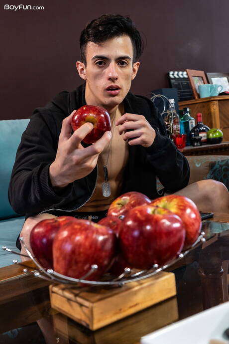 Argentijnse jonge Sly Conan masturbeert