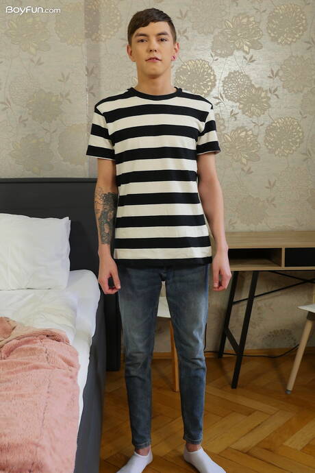 Hot twink Beno Eker get naked and showing hot butt