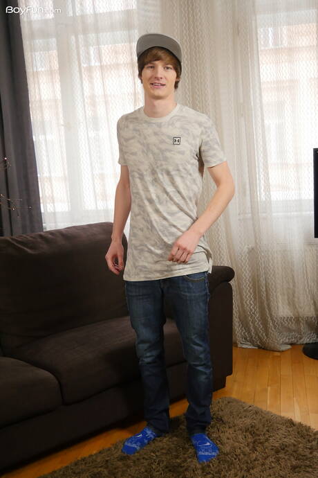 Młody Czech Antony Carter pokazuje piękne ciało