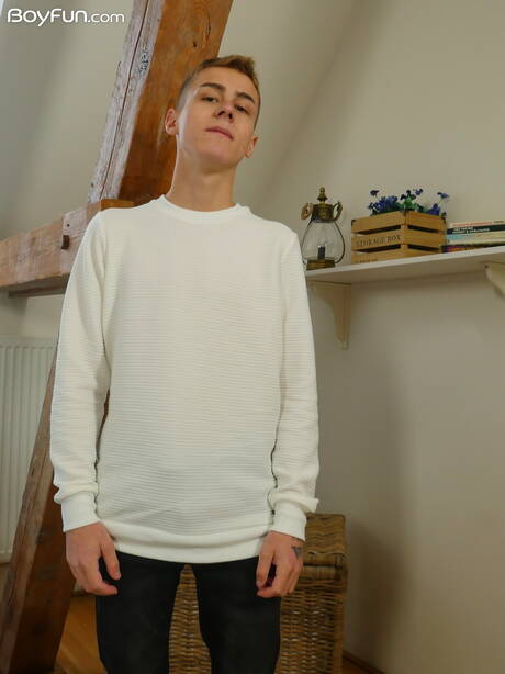 Der heiße Twink Brandon Hooper zeigt einen perfekten Körper