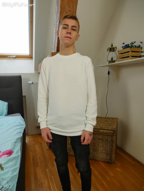 Der heiße Twink Brandon Hooper zeigt einen perfekten Körper