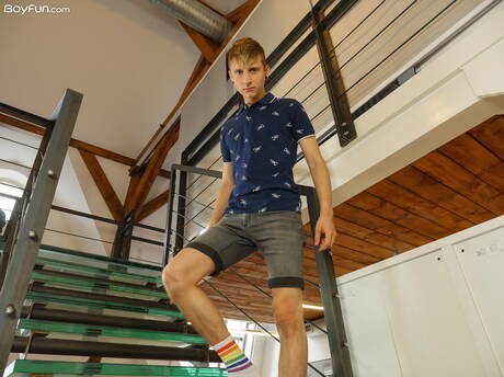 Pretty boy Peter Polloc posing naked and showing hot butt