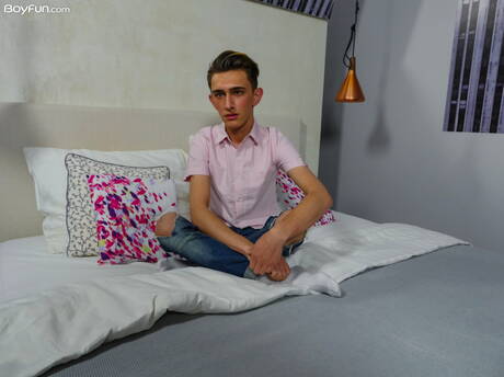 Pretty boy Andy Ford posing naked and showing tight ass