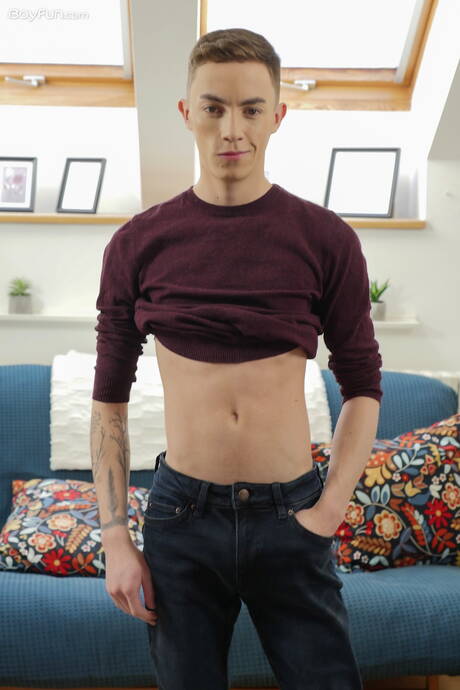 トゥインクのニック・ダナーが美しい体を披露