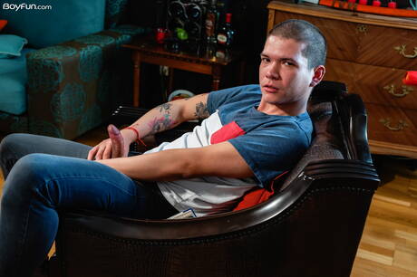 性感小夥Cedric Anderson為他手淫