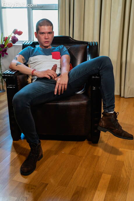 性感小夥Cedric Anderson為他手淫