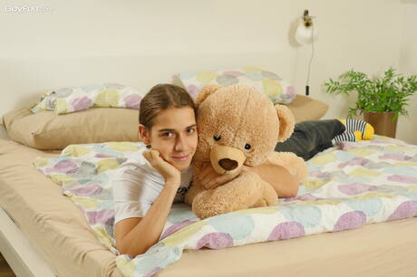 性感小鮮肉傑克奧森裸體擺造型，露出臀部