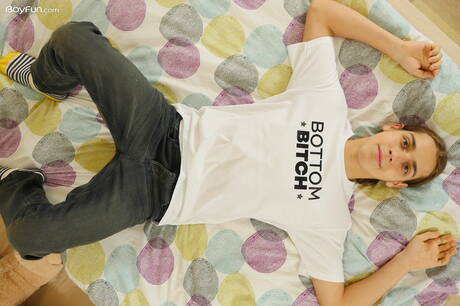 性感小鮮肉傑克奧森裸體擺造型，露出臀部