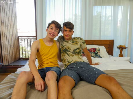 性感小鮮肉丹尼·比安奇和年輕男孩芬恩·哈珀的火熱同性戀行為