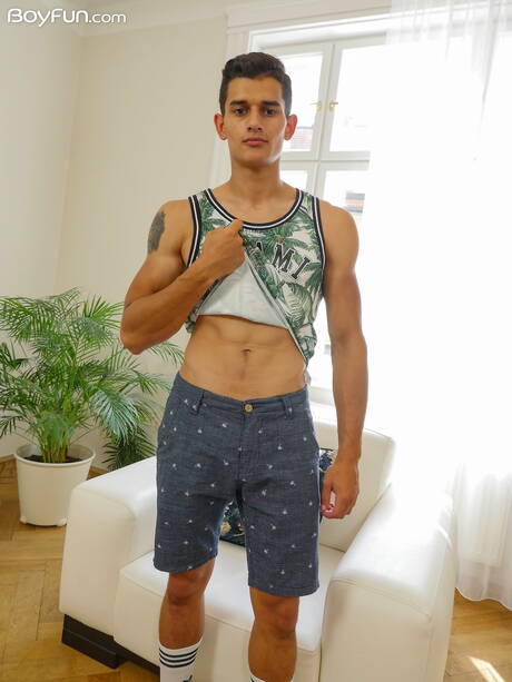 Boyfun: 체코 미남 루크 기어, 옷을 벗고 멋진 엉덩이를 과시