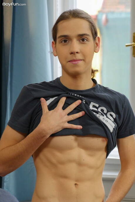 Young dude Jake Olsen posing naked