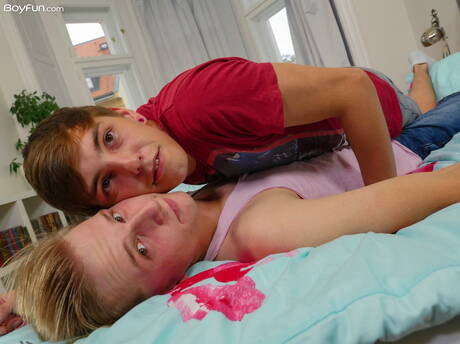 Zwei tschechische Jungs, der junge Alex Law und der schöne Beno Eker, haben sich gegenseitig geknallt