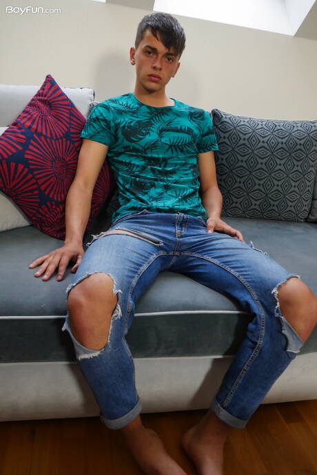 Czech young dude Finn Harper get naked and showing hot butt