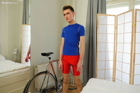 Pretty twink Andy Ford posing nude and showing perfect butt