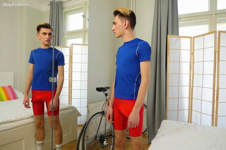 Pretty twink Andy Ford posing nude and showing perfect butt