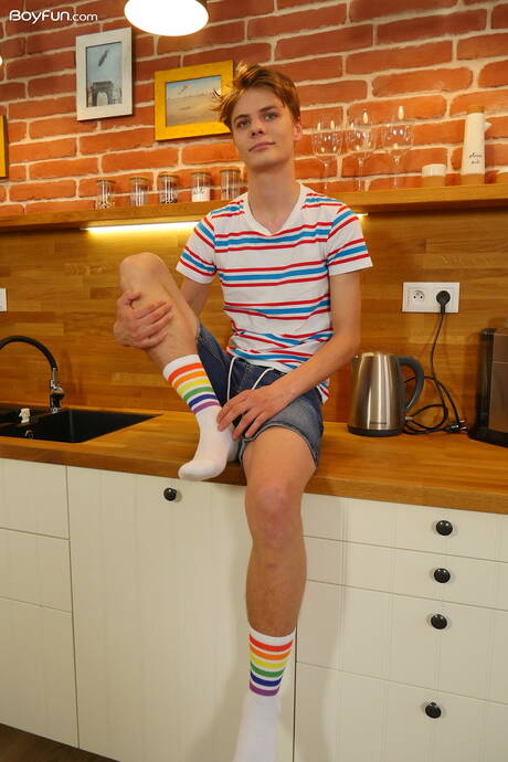 Young dude Kieran Karlsson get naked and showing hot butt in the kitchen