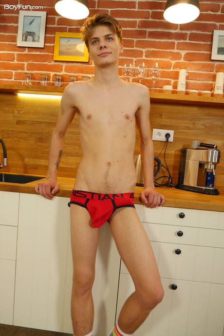 Young dude Kieran Karlsson get naked and showing hot butt in the kitchen