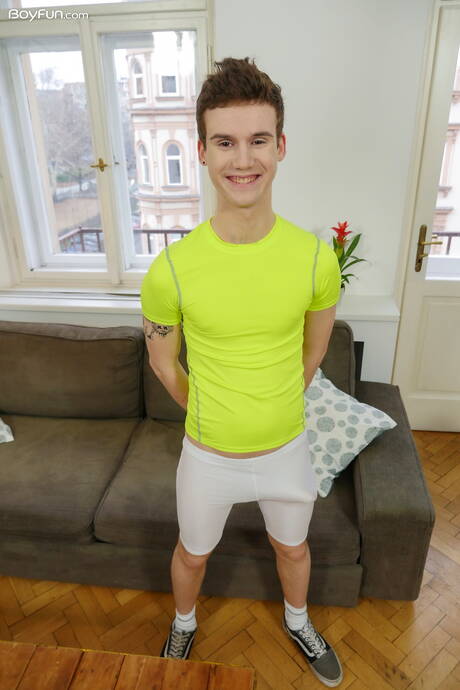 Twink Kaleb Cross take off his clothes