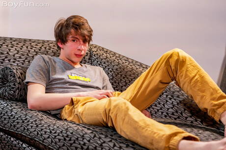 Der heiße Twink Nico Butti wichst seinen Schwanz