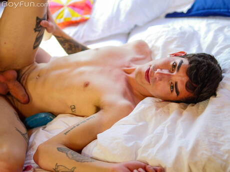 帥哥安迪福特和年輕羅曼卡佩里尼激情肛交