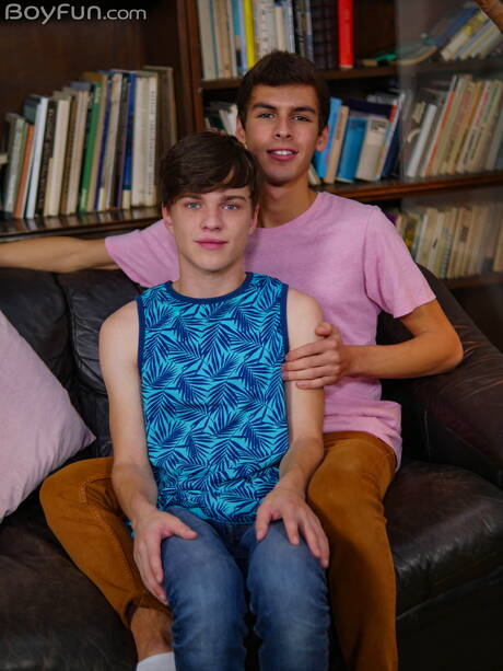 Boyfun: Twink Jean Gilliam i młody koleś Theodore Wright ruchają się w dupę po ssaniu kutasa