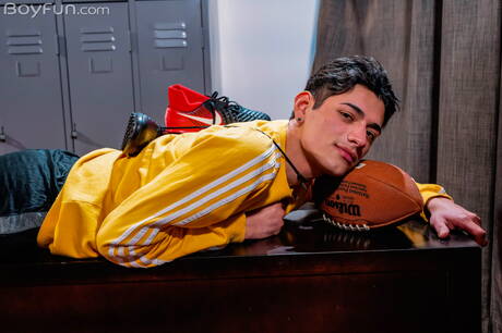 Latin hot twink Gil Donovan wanking