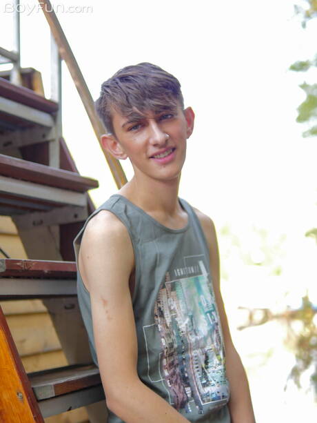 Pretty boy Andy Ford get naked and showing his butt outside