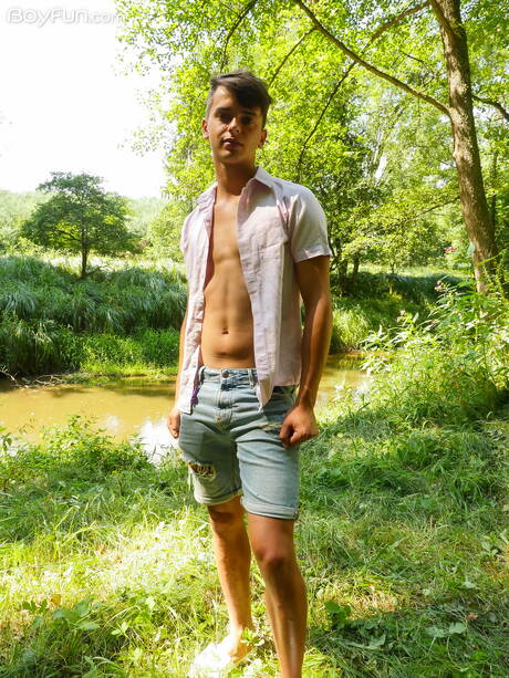 Czech young dude Finn Harper jack off his dick outdoor