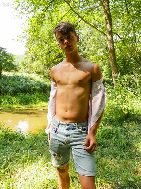 Czech young dude Finn Harper jack off his dick outdoor