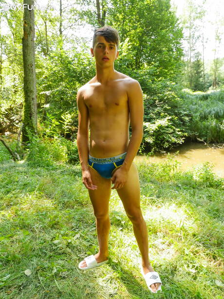 Czech young dude Finn Harper jack off his dick outdoor